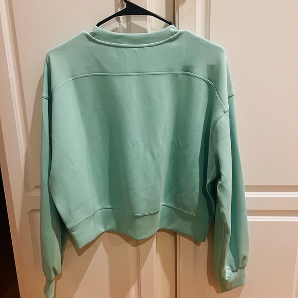 Lululemon Wild Mint, Perfectly Oversized Cropped Crew, NEW condition - Picture 4 of 5